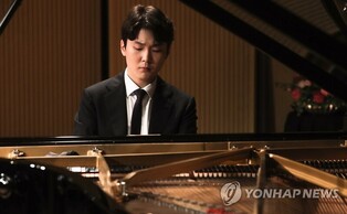 Cho Seong-jin replaces 'Putin supporter' Russian pianist at Carnegie Hall's concert
