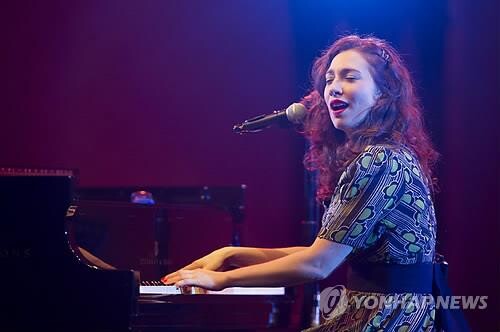 [우크라 침공] 美 스타들, 러시아 규탄…"나치는 지금도 존재"