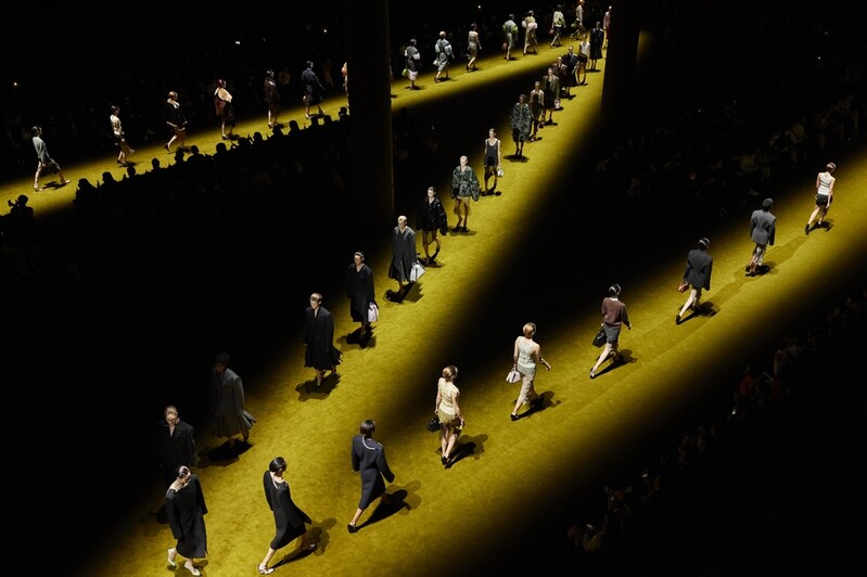 신세계百, 밀라노·파리 패션위크 라이브 중계