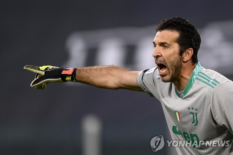 명 골키퍼 부폰, 파르마와 2024년까지 계약 연장…46세까지 뛴다