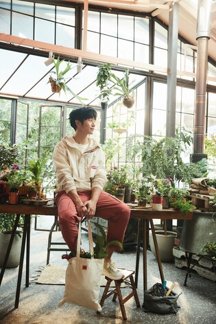 Actor Jung Hae-in reveals Spring photoshoot with KODAK Apparel