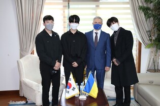 U-KISS donates 10 mln won to Ukraine