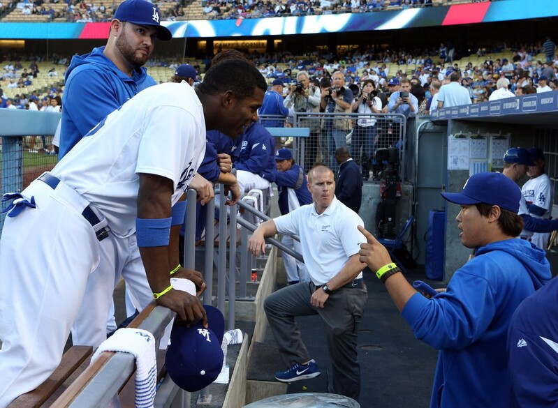대전에서 만난 류현진과 푸이그…여전히 장난스러운 절친
