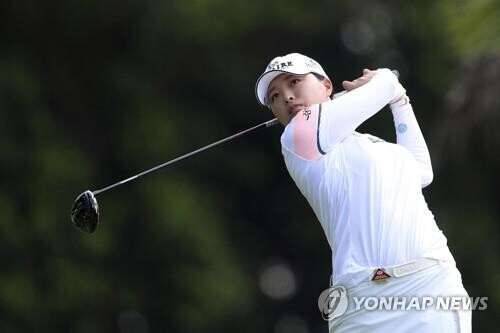 13라운드 연속 60대 타수 고진영, 양희영과 공동선두(종합)