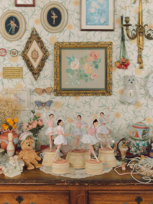 Red Velvet’s teaser image for 'The ReVe Festival 2022 - Feel My Rhythm'