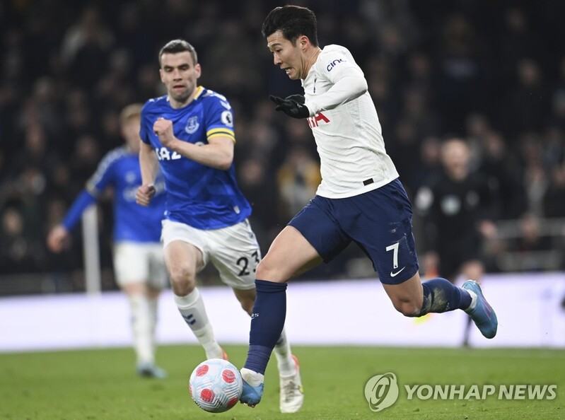 한 경기 못했다고…현지 비판·동료 '버럭'에 골로 답한 손흥민