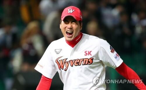 Following reunion with ex-MLB pitcher, Landers emerge as KBO title favorite