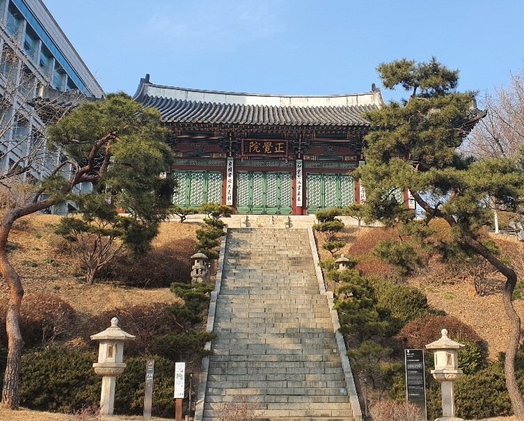 법원 "대학내 사찰 승려, 사용자와 종속관계서 일하면 근로자"