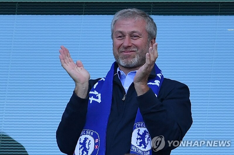 [우크라 침공] 영국, 아브라모비치 제재…첼시 매각도 중단(종합)