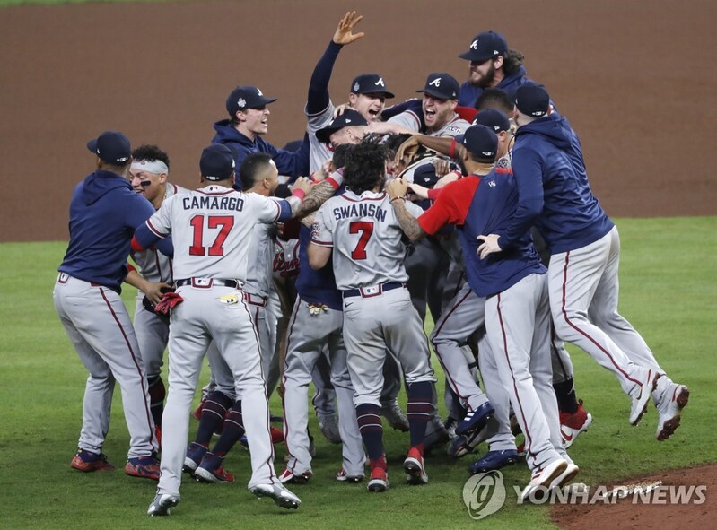 MLB 포스트시즌 10팀→12팀 확대…와일드카드 3전 2승제로