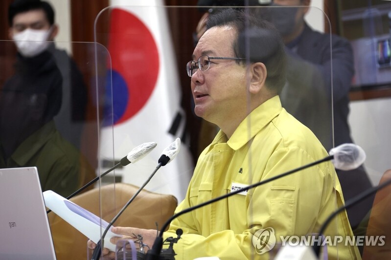 (LEAD) Omicron wave expected to peak within next 10 days with daily cases up to 370,000: PM