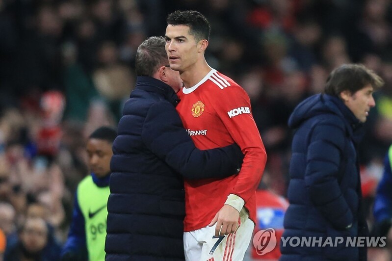 맨유 감독 "호날두, 포르투갈 또 보내야겠네"…불화설 일축