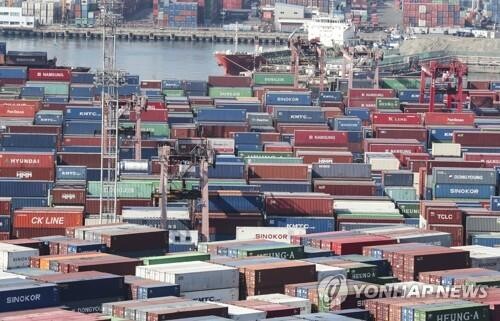 Container freight rates skyrocket in Feb. on cargo recovery