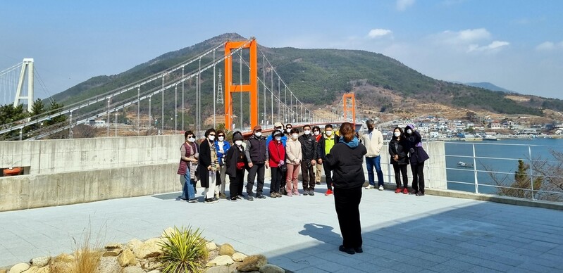 "광역시티투어 버스 타고 경남 남해로 여행 오세요"