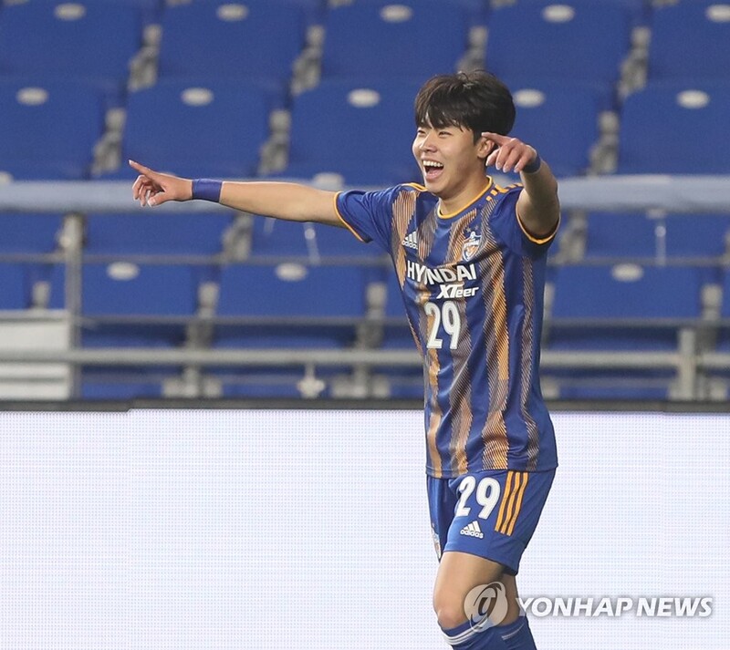 Undermanned Ulsan win AFC Champions League playoff match