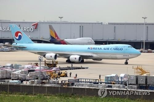 Airlines to sharply hike fuel surcharges on int'l routes in April