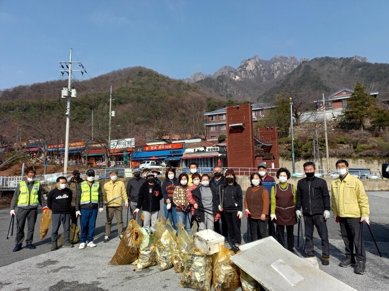 완주 대둔산 '봄맞이 대청소'…쓰레기 수거·탐방로 정비