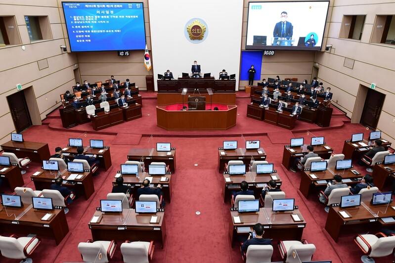 경남도의회, 가야고분군 명칭·마창대교 통행료 놓고 '공방'