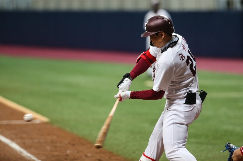 Infielder growing into new spot in lineup for Heroes