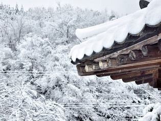 [K-Geography] Snow-covered traditional Korean house