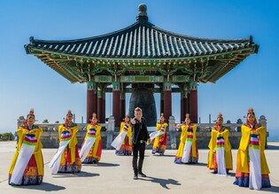 'She's Gone' Miljenko Matijevic sings in Hanbok for peace between North and South Korea