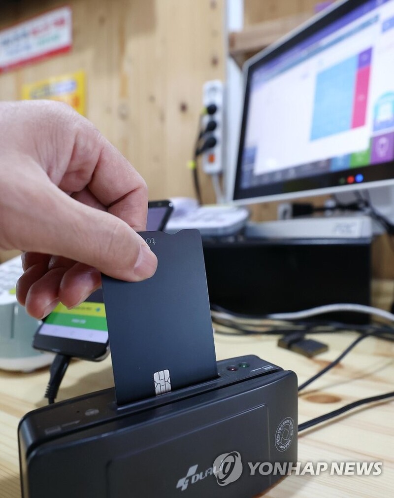 Card use grows in 2021 on spending recovery, less reliance on hard currency