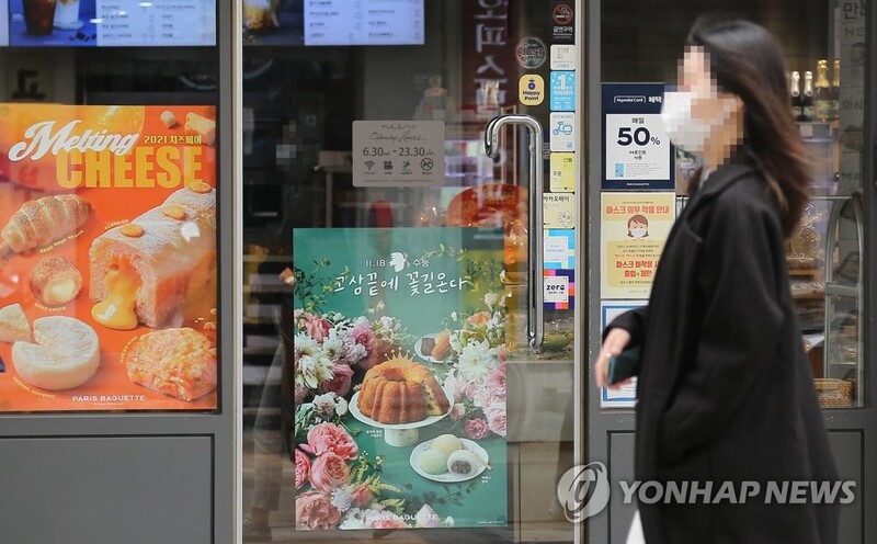 (LEAD) Sales at franchise outlets fall 5.5 pct in 2020 due to pandemic