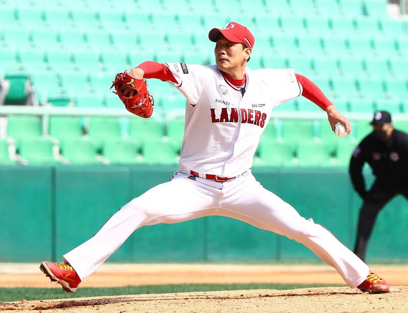 Ex-MLB pitcher Kim Kwang-hyun marks solid return to KBO in preseason