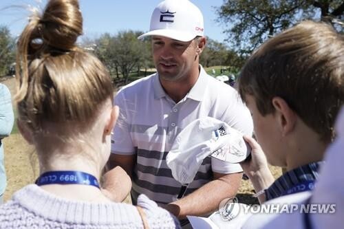 PGA 투어 필드 복귀 디섐보 "아직 힘껏 스윙 못 해"
