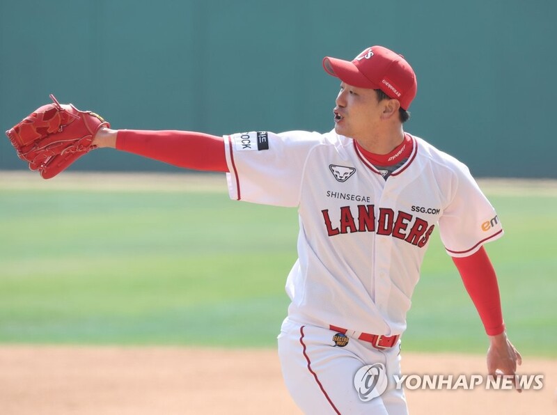 Back from MLB, Landers' pitcher Kim Kwang-hyun is all smiles