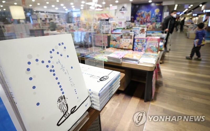 Books by award-winning illustrator Suzy Lee sell like hotcakes