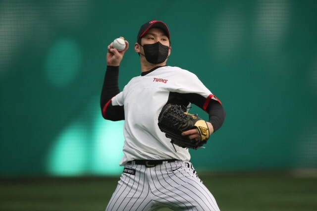 Veteran KBO shortstop enjoys being pushed by younger teammates
