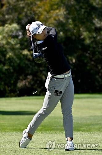 고진영, 16라운드 연속 60대 타수…JTBC 클래식 1R 선두(종합)