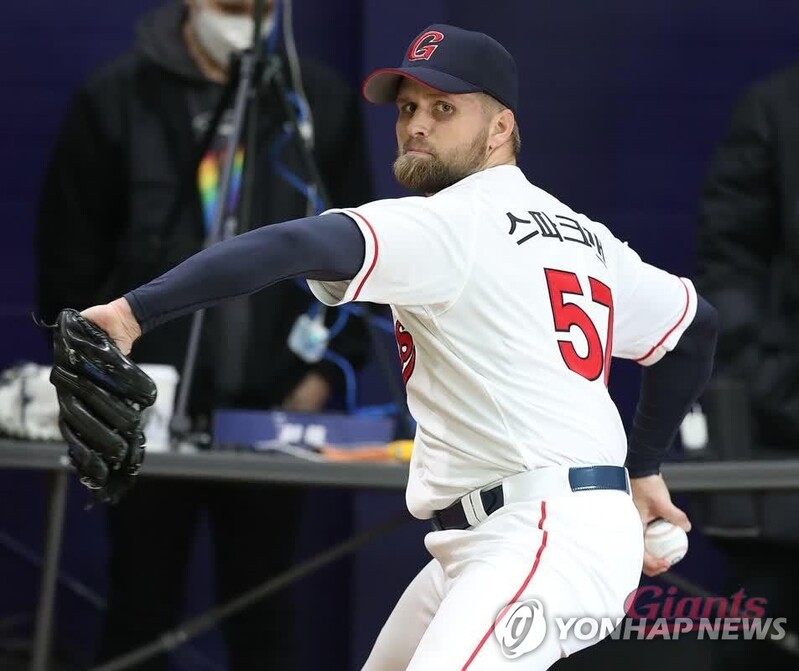 New Giants pitcher Sparkman to skip KBO exhibition games, jump straight to regular season