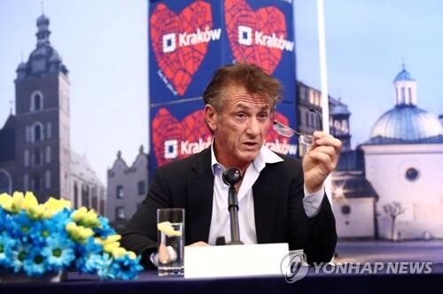 [우크라 침공] 숀 펜 "오스카 시상식에서 젤렌스키 연설 들어야"