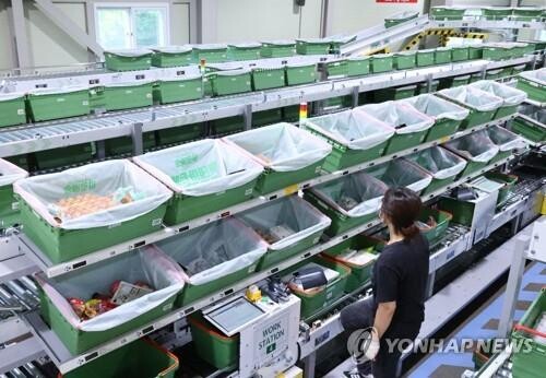 Retail sales up 4.7 pct in Feb. on online consumption growth amid pandemic