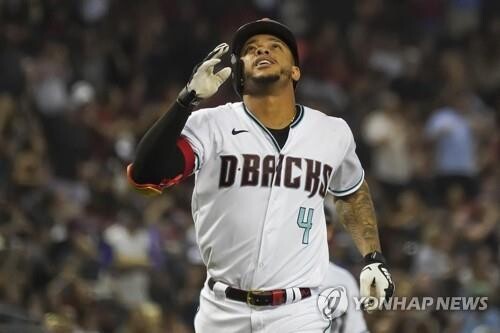 MLB 애리조나, '내외야 겸용' 마르테와 926억원에 5년 연장 계약