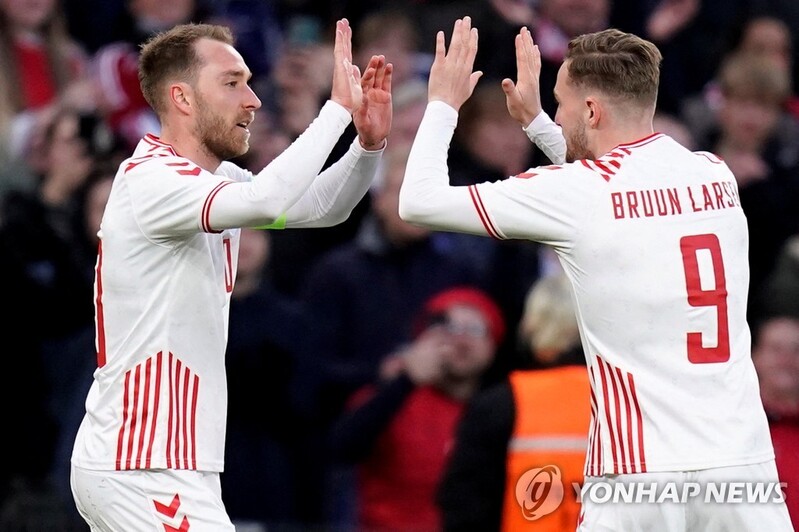 심장마비 겪은 그 경기장서…에릭센, 주장 완장 차고 득점포까지