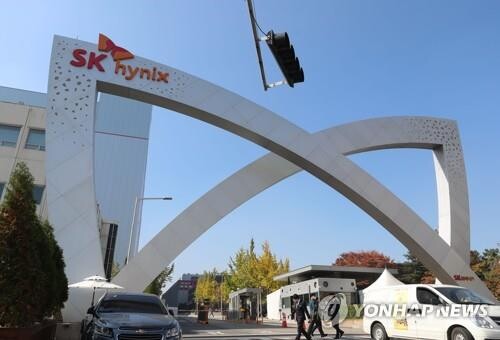 (LEAD) Regulator OKs SK hynix's acquisition of Key Foundry