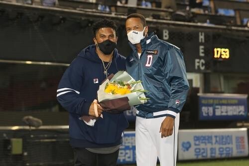 KBO's Bears add pitcher's trainer to coaching staff