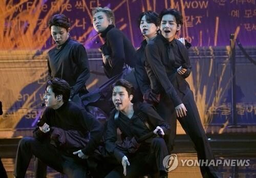 그래미 무대 달군 BTS…'첩보 요원' 변신해 '버터' 열창