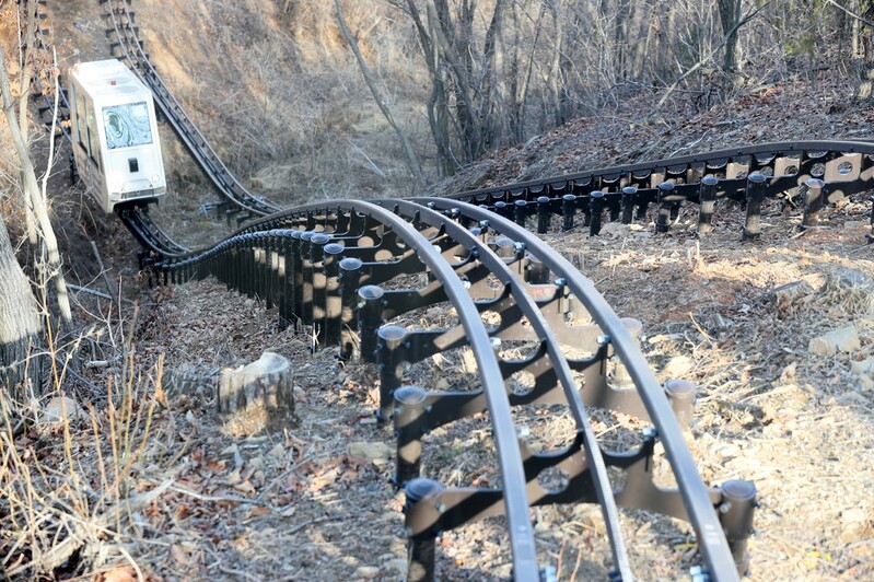 철원군, 소이산 지뢰꽃길 모노레일 시험 운행…6월부터 운영