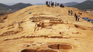 Bronze Age tombs excavated at Gimhae apartment building site