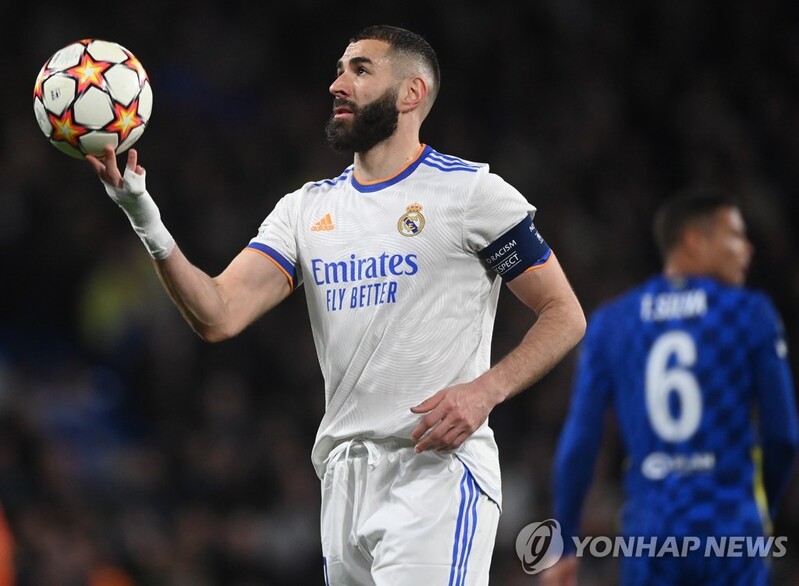 '벤제마 해트트릭' R 마드리드, UCL 8강 1차전서 첼시 3-1 제압