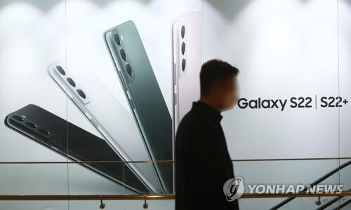 (LEAD) Samsung Electronics sees estimate-beating 50.3 pct jump in Q1 profits on brisk chip, mobile biz