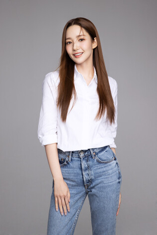 'Forecasting Love and Weather' female lead Park Min-young