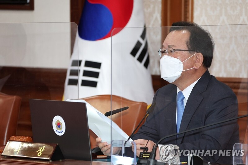 Gov't to finalize decision on downgrading disease level of COVID-19: PM