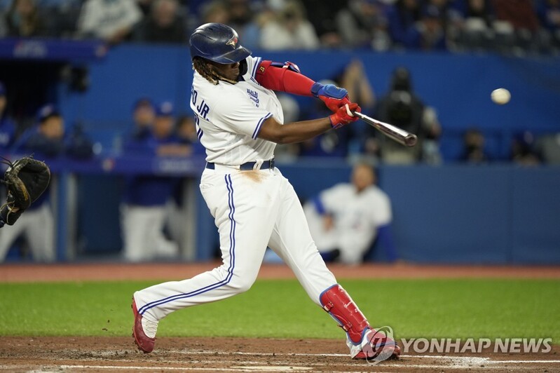 토론토 게레로 주니어 '괴력의 홈런'…비거리 142ｍ·속도 190㎞