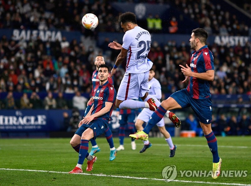 FC바르셀로나, PK 세 번 내주고도 승리…스페인 리그 사상 최초