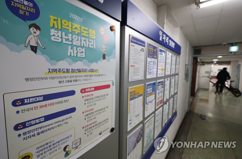 Job growth slows in March amid upsurge in COVID-19 cases